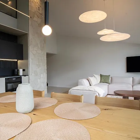 Strome Zbocze By Modern Living شقة